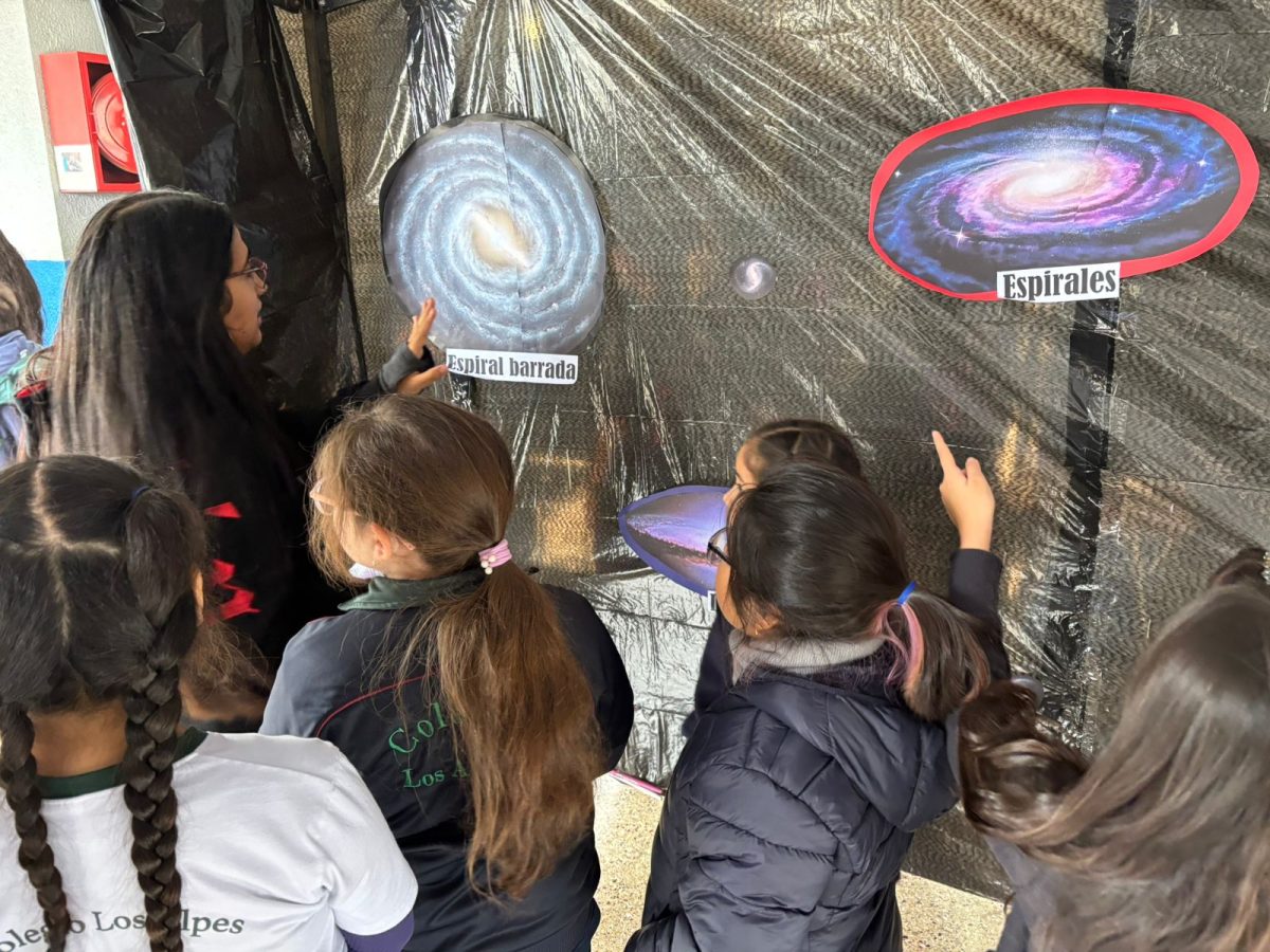 Intervención electivos IV° Medios  “Túnel del Universo”
