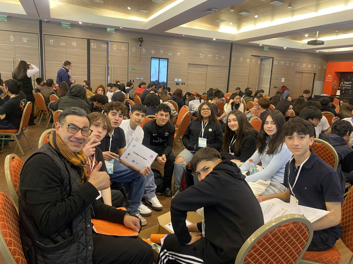 Estudiantes de nuestro colegio participan en cumbre de líderes para prevenir la violencia escolar