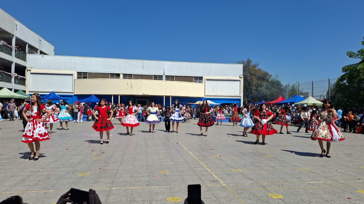 Muestra Folclórica por las Fiestas Patrias