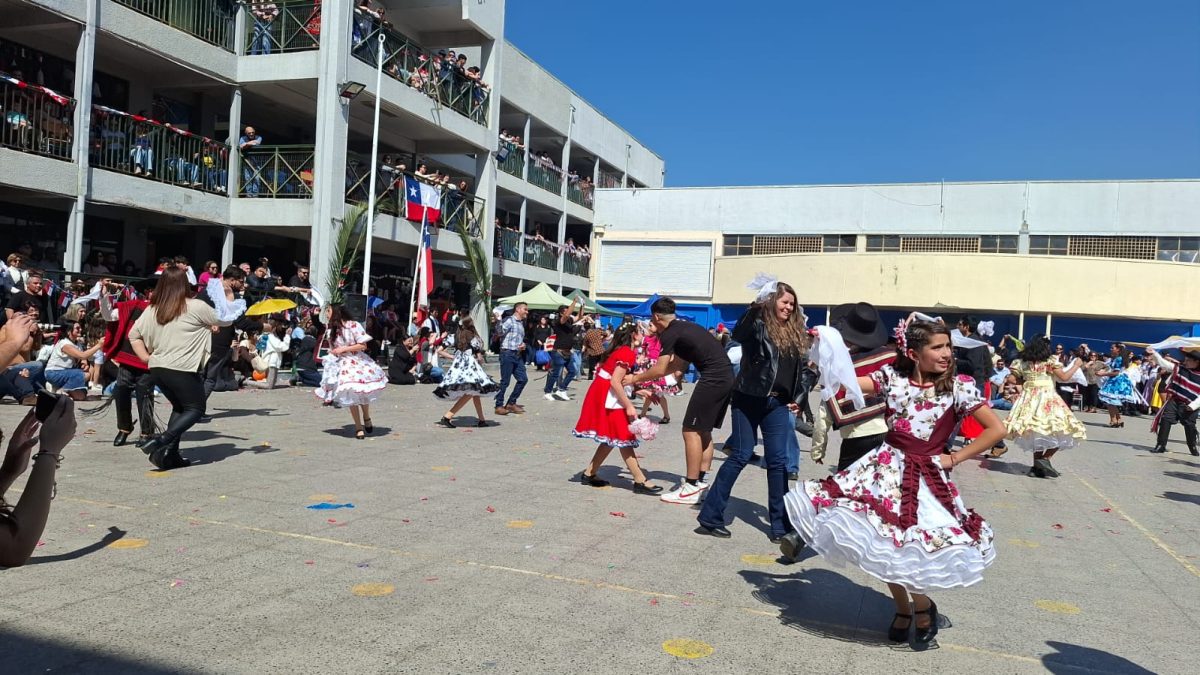 Muestra Folclórica por las Fiestas Patrias