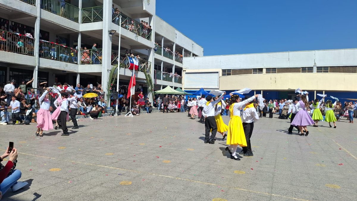 Muestra Folclórica por las Fiestas Patrias