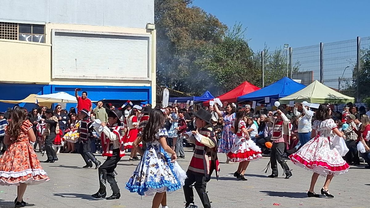 Muestra Folclórica por las Fiestas Patrias