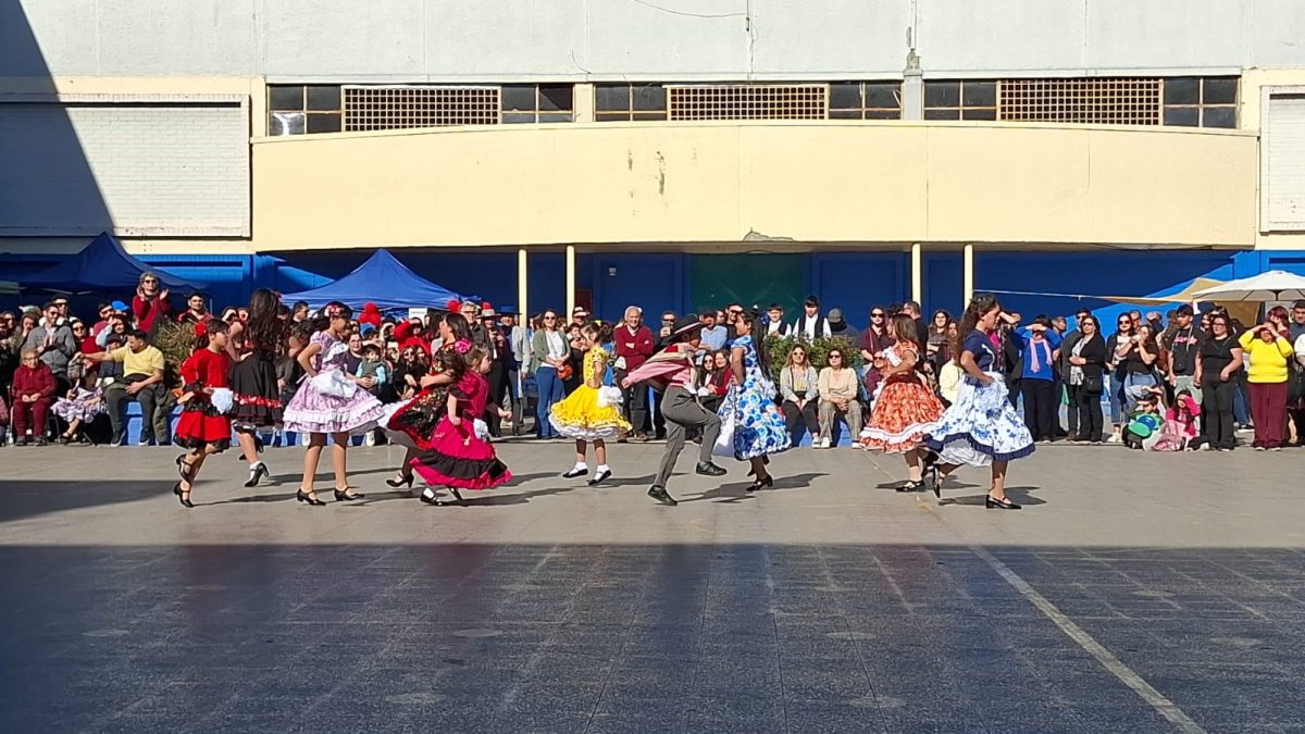 Muestra Folclórica por las Fiestas Patrias