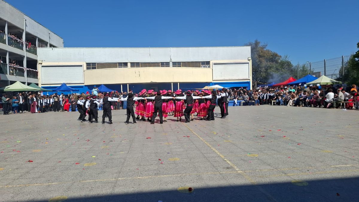 Muestra Folclórica por las Fiestas Patrias