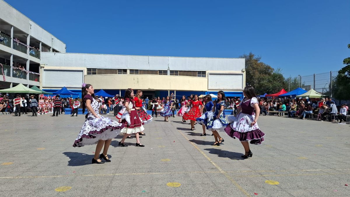 Muestra Folclórica por las Fiestas Patrias