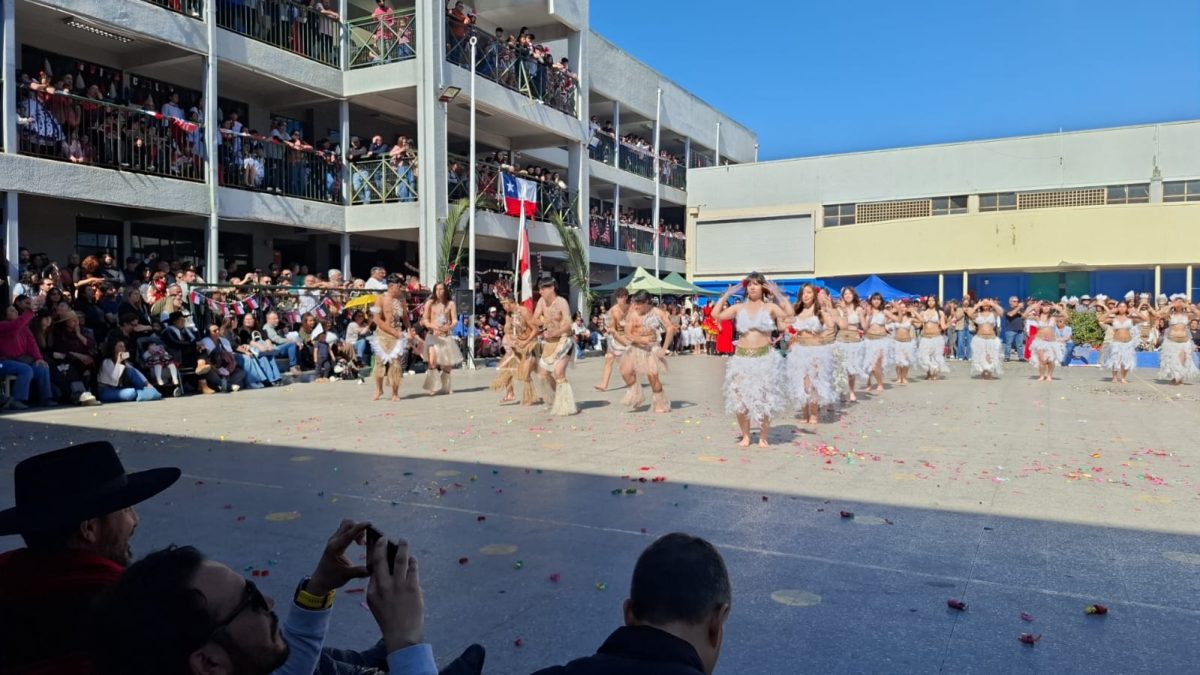 Muestra Folclórica por las Fiestas Patrias