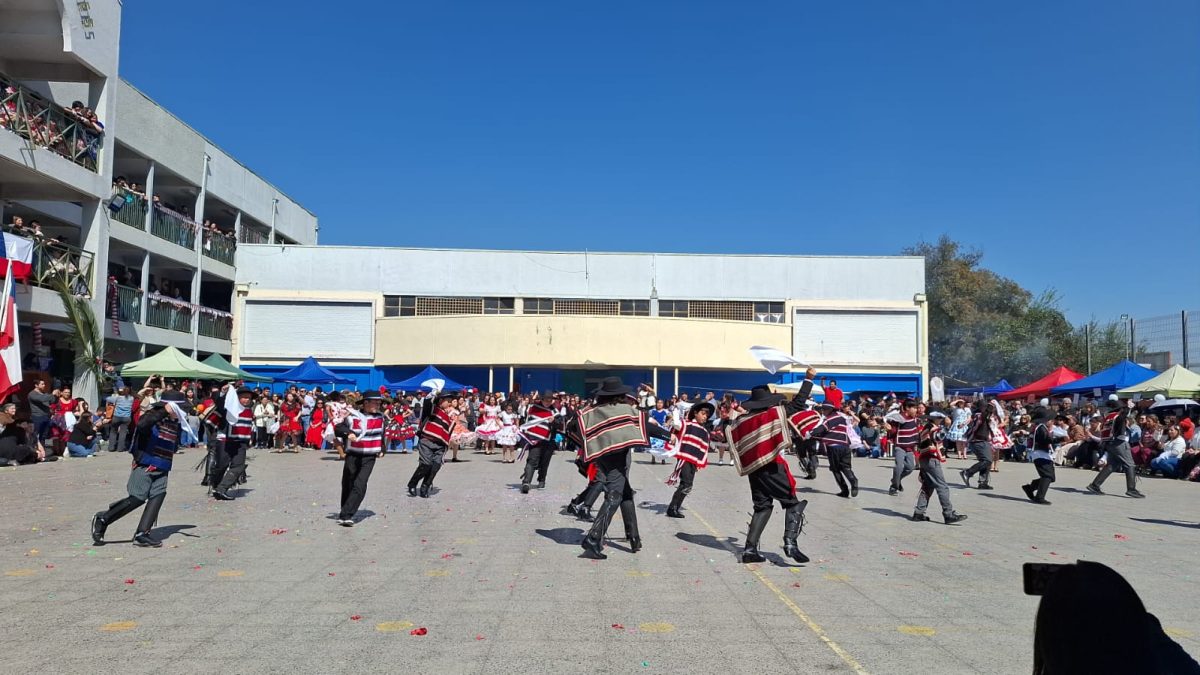 Muestra Folclórica por las Fiestas Patrias