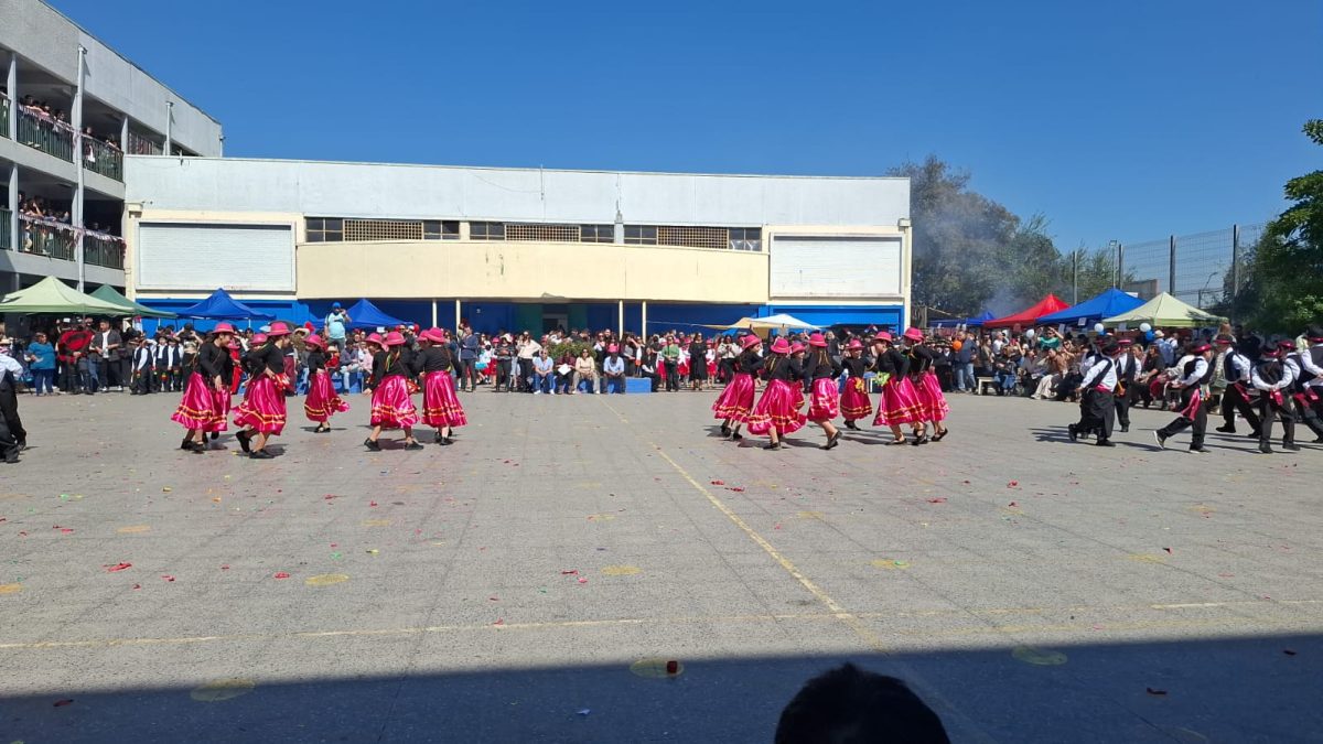Muestra Folclórica por las Fiestas Patrias