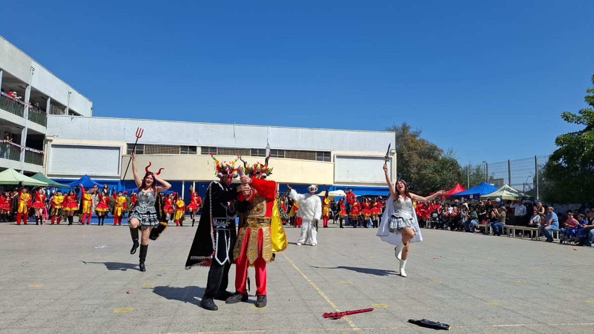 Muestra Folclórica por las Fiestas Patrias