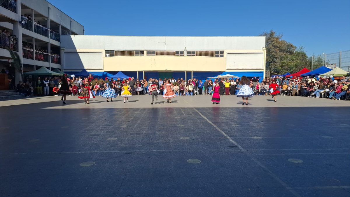 Muestra Folclórica por las Fiestas Patrias