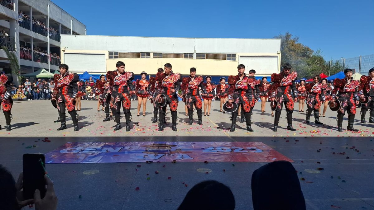 Muestra Folclórica por las Fiestas Patrias