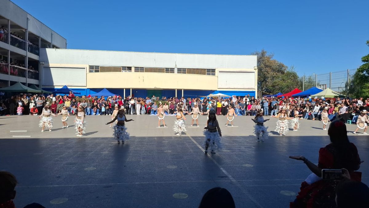 Muestra Folclórica por las Fiestas Patrias