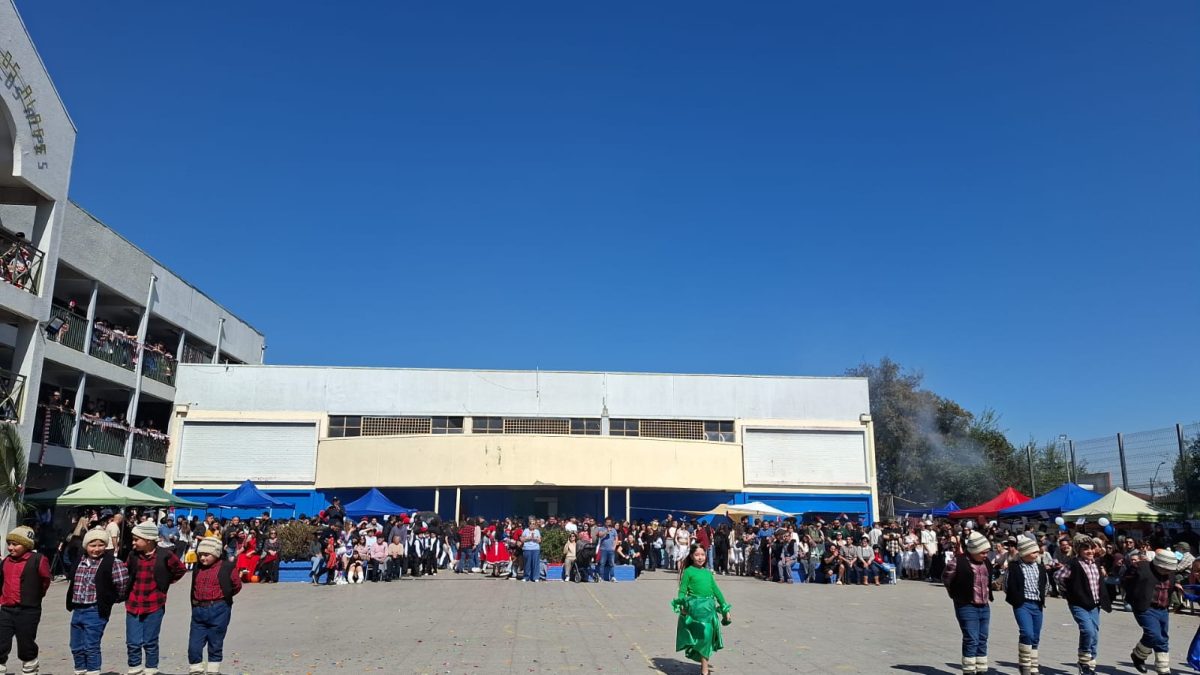 Muestra Folclórica por las Fiestas Patrias