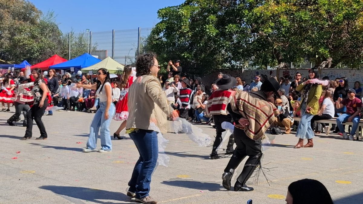 Muestra Folclórica por las Fiestas Patrias