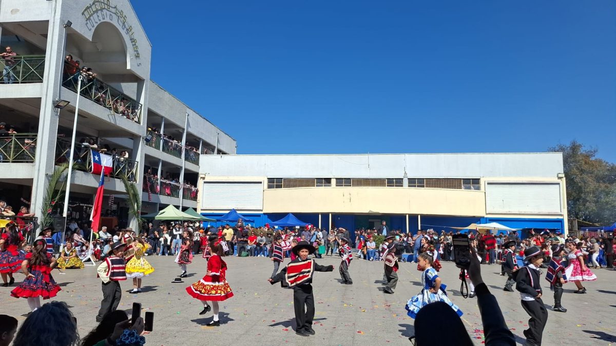 Muestra Folclórica por las Fiestas Patrias