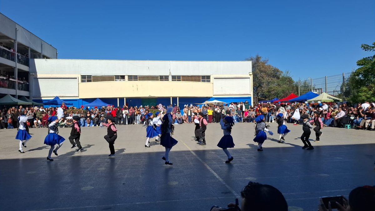 Muestra Folclórica por las Fiestas Patrias