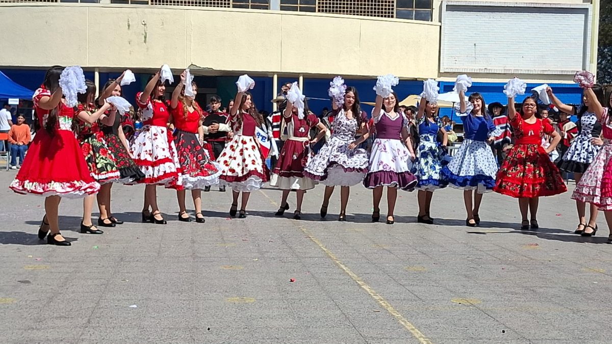 Muestra Folclórica por las Fiestas Patrias