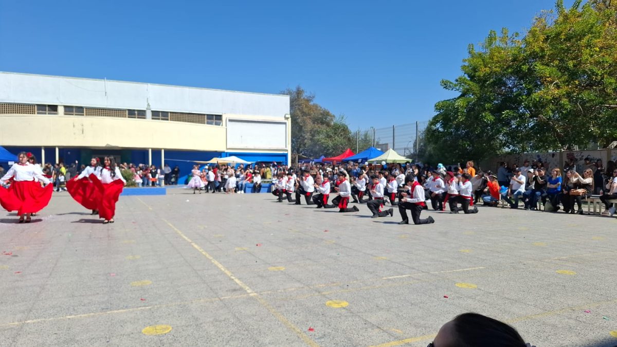 Muestra Folclórica por las Fiestas Patrias