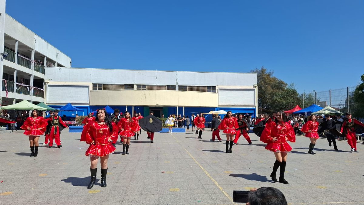 Muestra Folclórica por las Fiestas Patrias