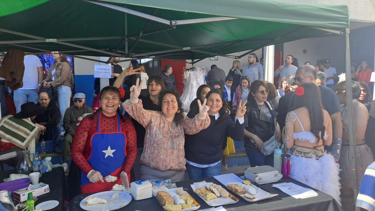 Muestra Folclórica por las Fiestas Patrias