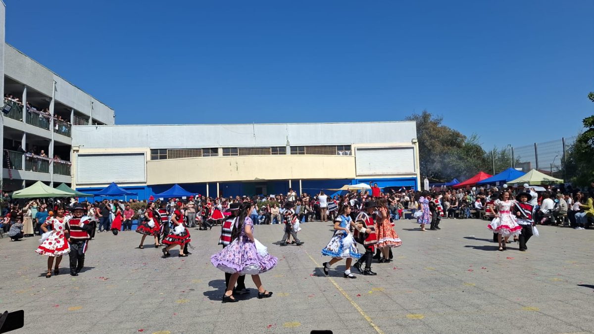 Muestra Folclórica por las Fiestas Patrias