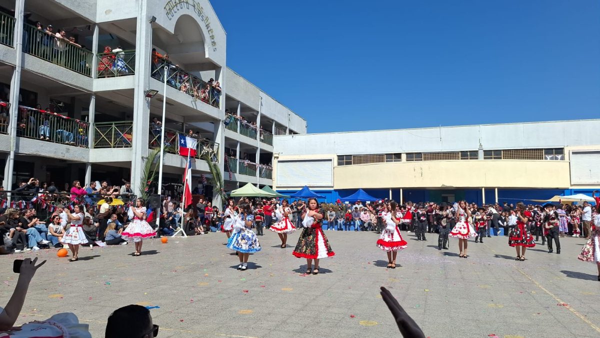 Muestra Folclórica por las Fiestas Patrias
