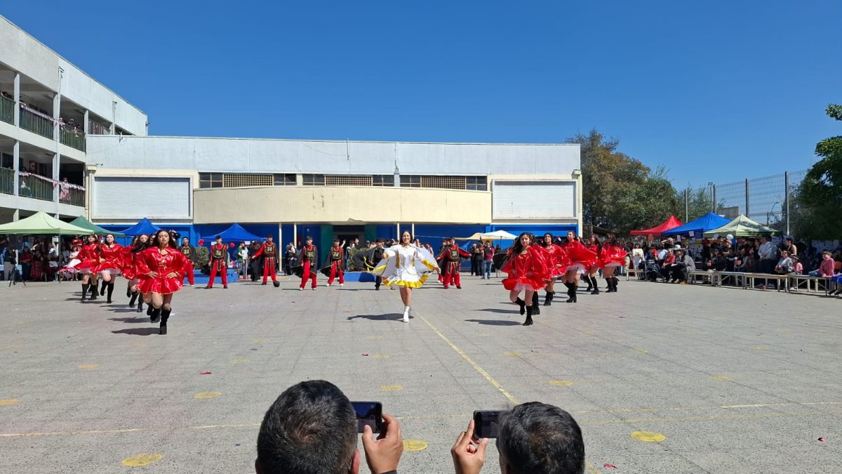 Muestra Folclórica por las Fiestas Patrias