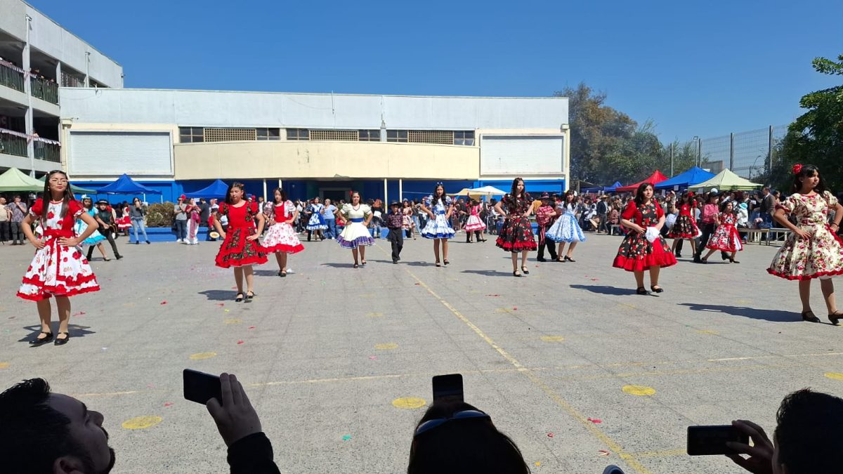 Muestra Folclórica por las Fiestas Patrias