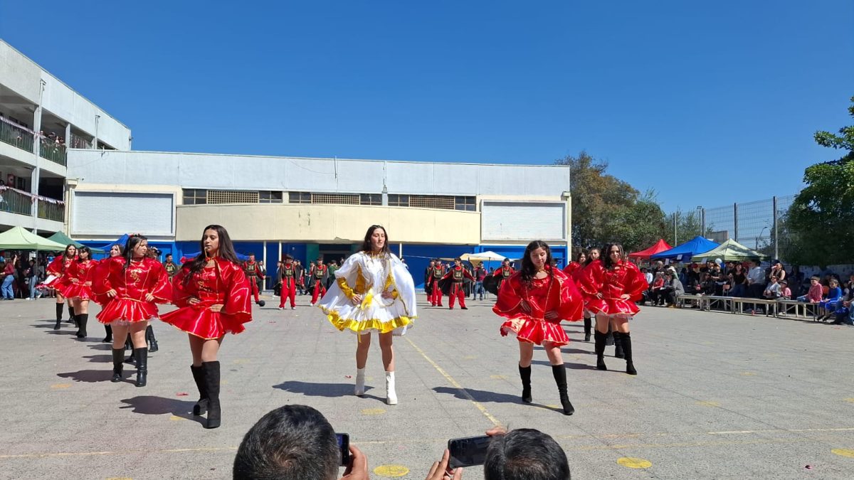 Muestra Folclórica por las Fiestas Patrias