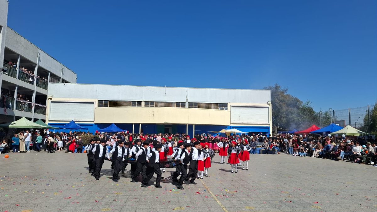 Muestra Folclórica por las Fiestas Patrias