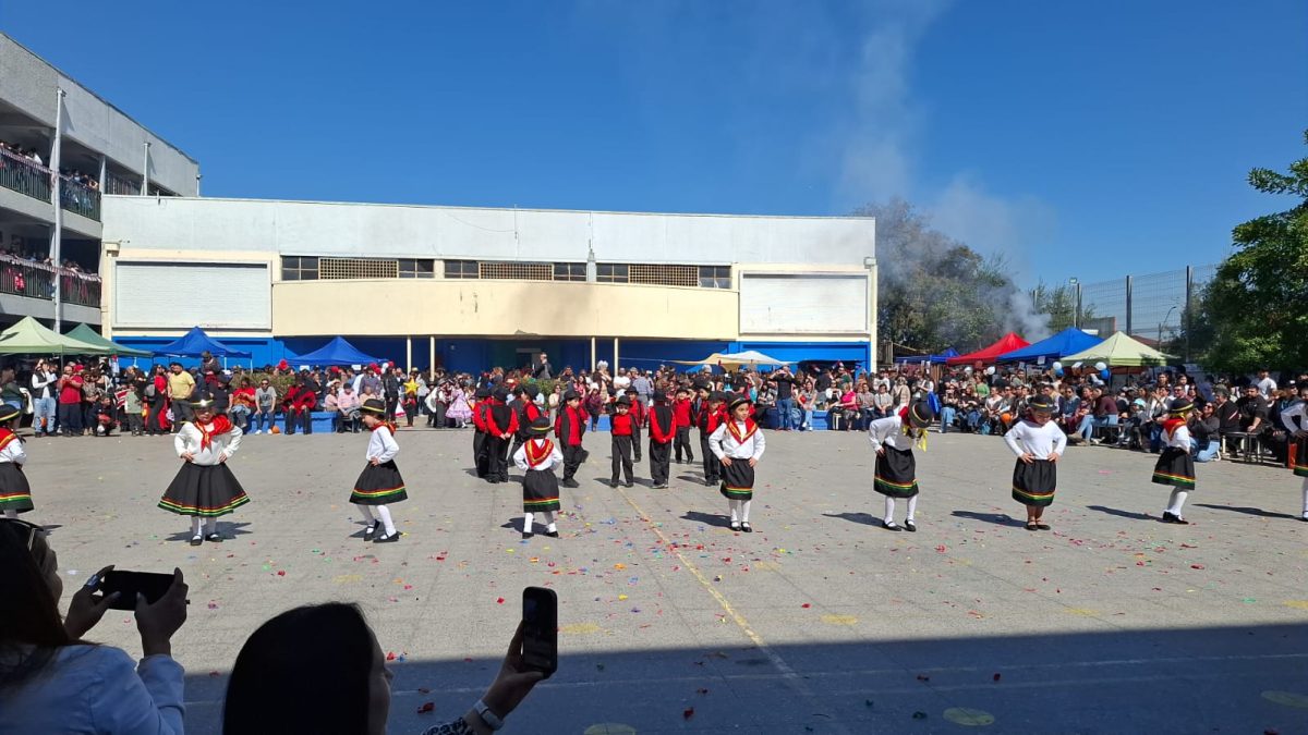 Muestra Folclórica por las Fiestas Patrias