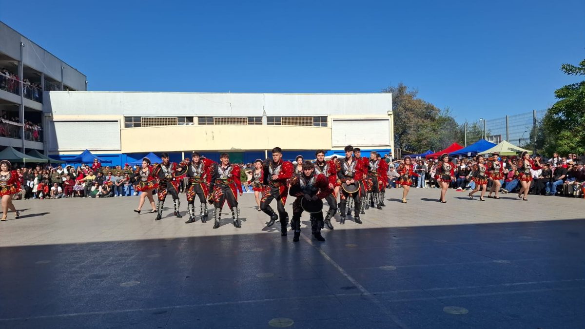 Muestra Folclórica por las Fiestas Patrias