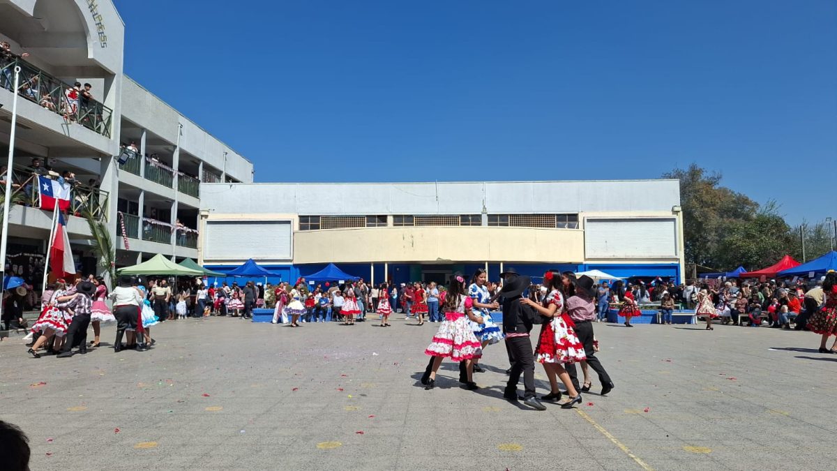 Muestra Folclórica por las Fiestas Patrias