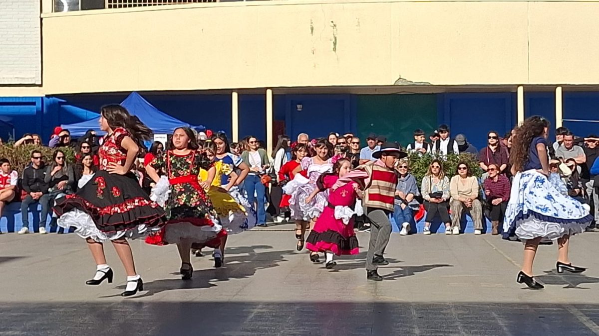 Muestra Folclórica por las Fiestas Patrias