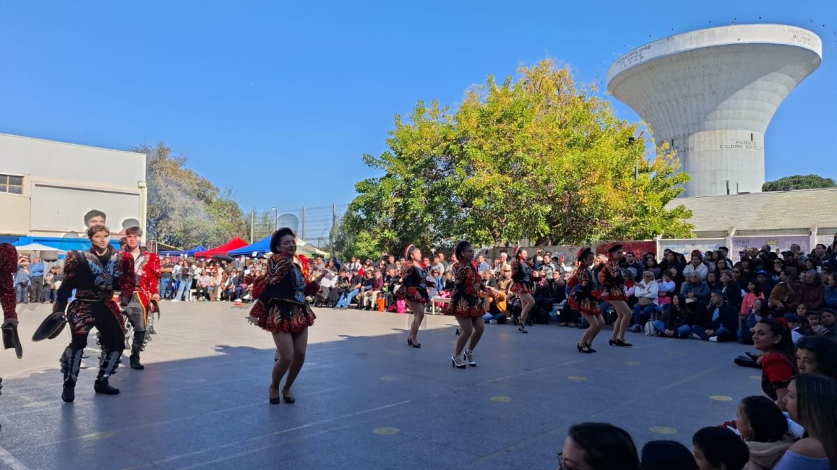 Muestra Folclórica por las Fiestas Patrias