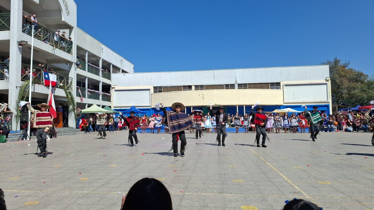Muestra Folclórica por las Fiestas Patrias