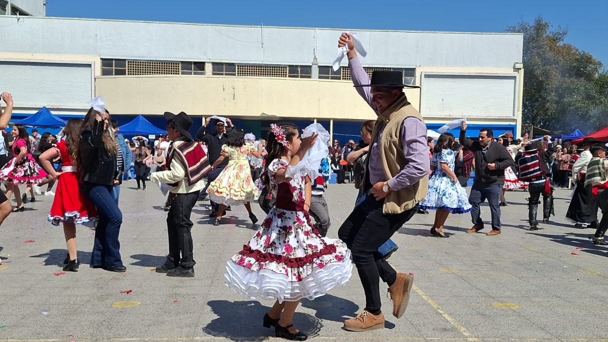 Muestra Folclórica por las Fiestas Patrias