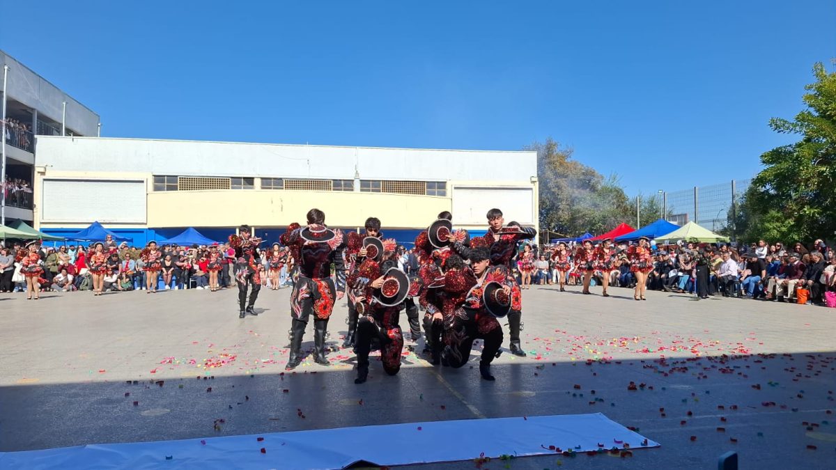 Muestra Folclórica por las Fiestas Patrias