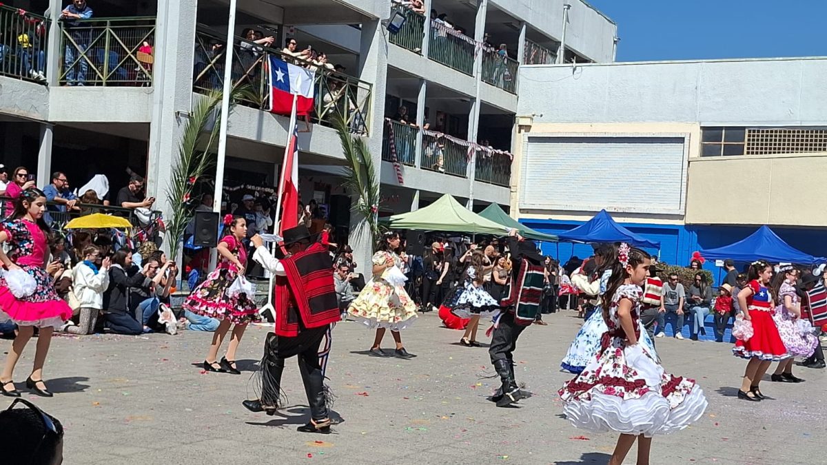 Muestra Folclórica por las Fiestas Patrias
