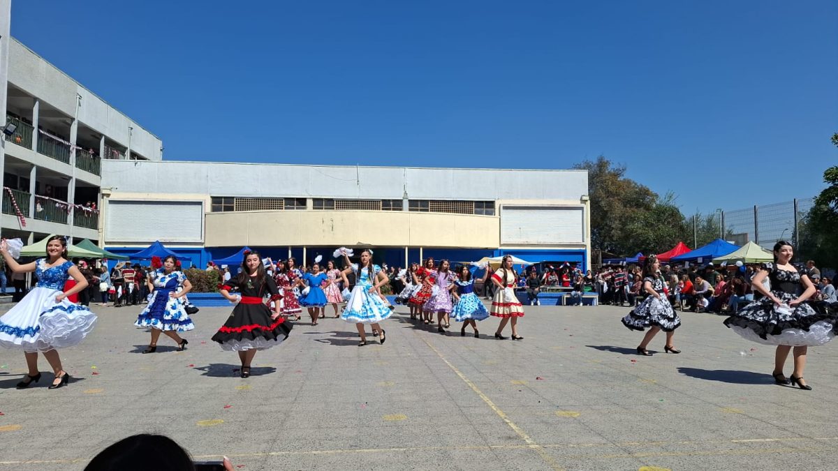 Muestra Folclórica por las Fiestas Patrias