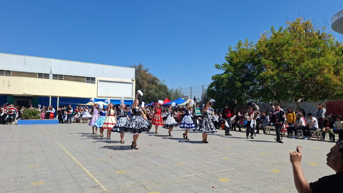 Muestra Folclórica por las Fiestas Patrias