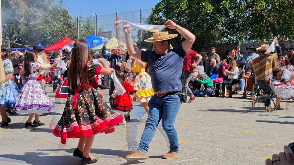Muestra Folclórica por las Fiestas Patrias