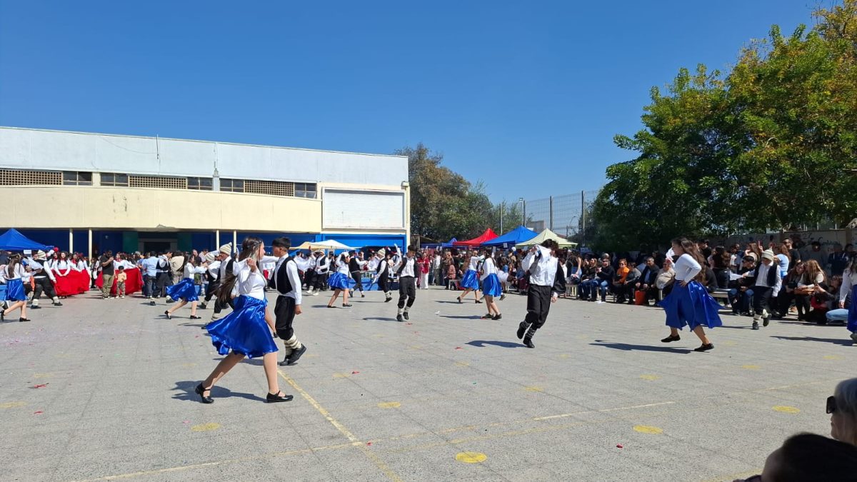 Muestra Folclórica por las Fiestas Patrias