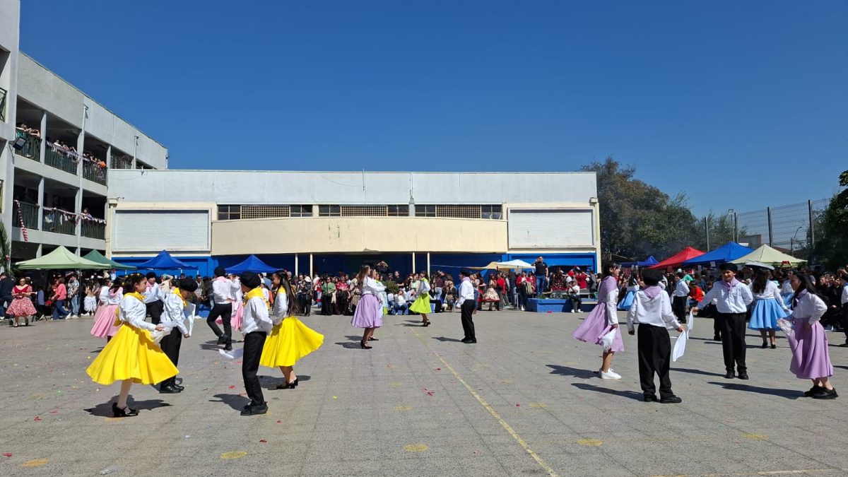 Muestra Folclórica por las Fiestas Patrias