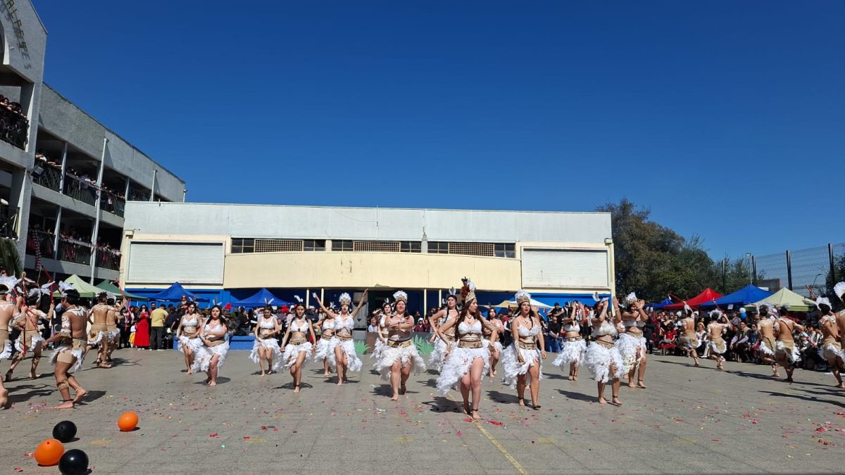 Muestra Folclórica por las Fiestas Patrias
