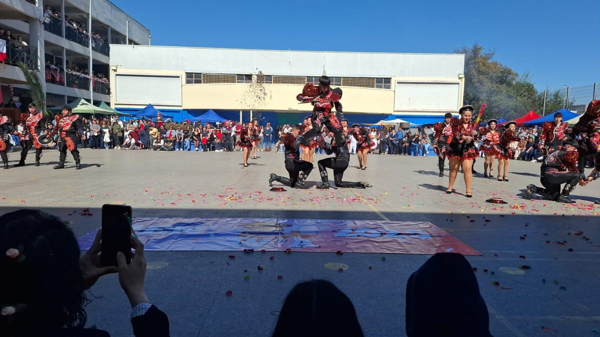 Muestra Folclórica por las Fiestas Patrias