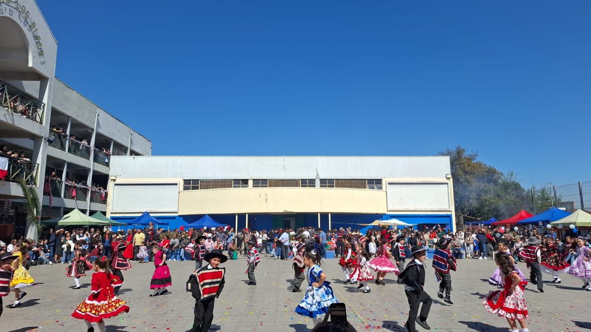 Muestra Folclórica por las Fiestas Patrias