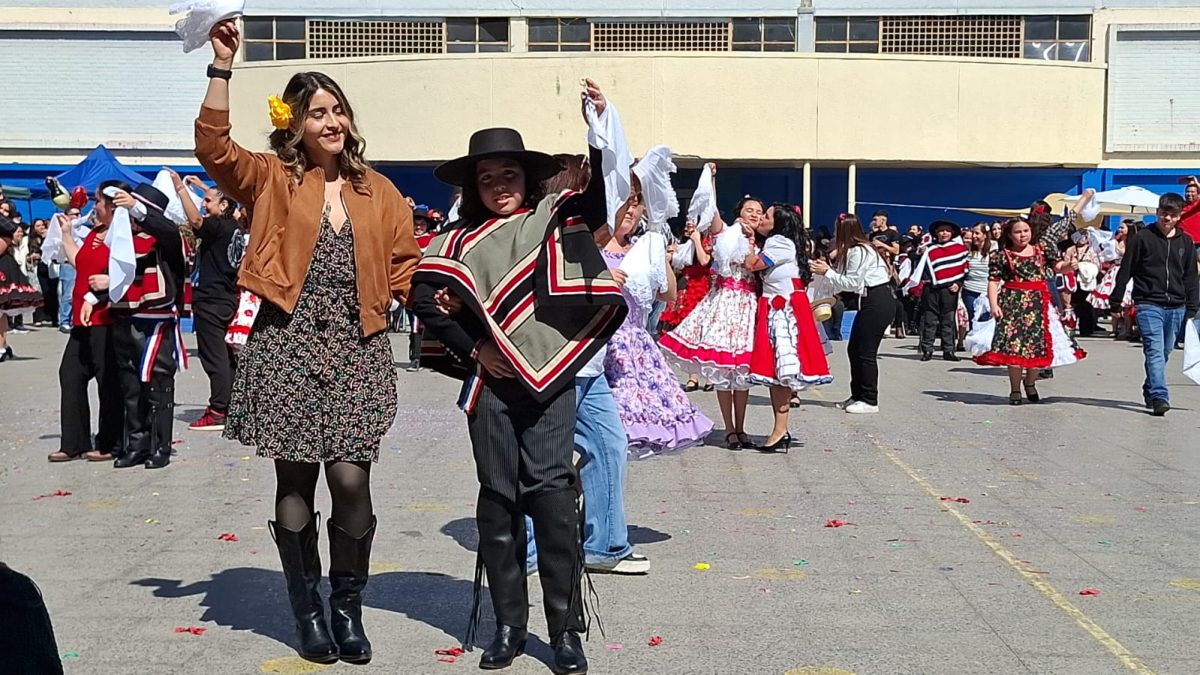 Muestra Folclórica por las Fiestas Patrias