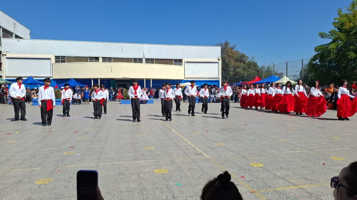 Muestra Folclórica por las Fiestas Patrias