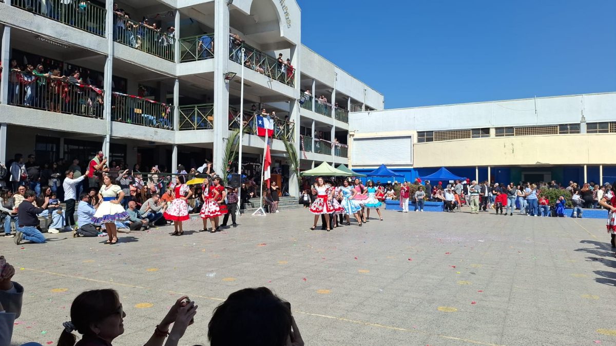 Muestra Folclórica por las Fiestas Patrias